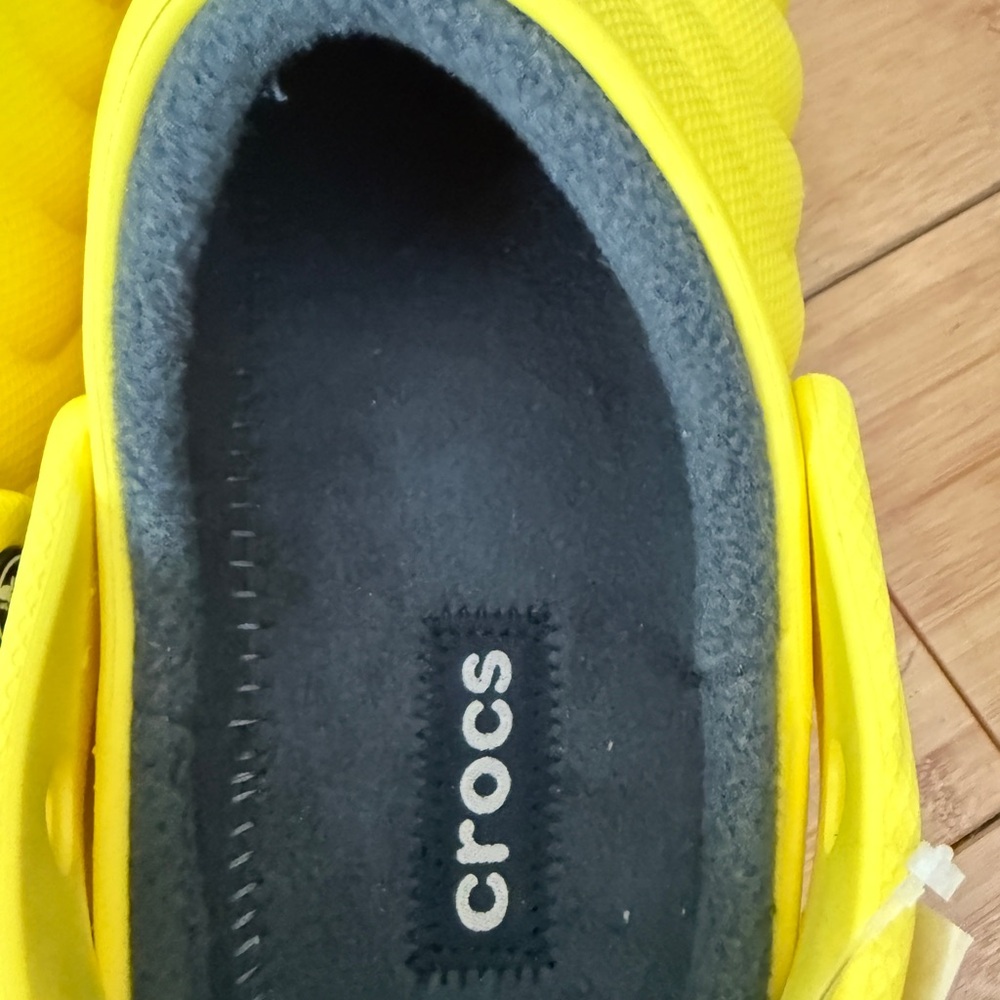 NWT Crocs Classic Lined Overpuff Clogs Lemon Yellow M7/W9 - Picture 4 of 7
